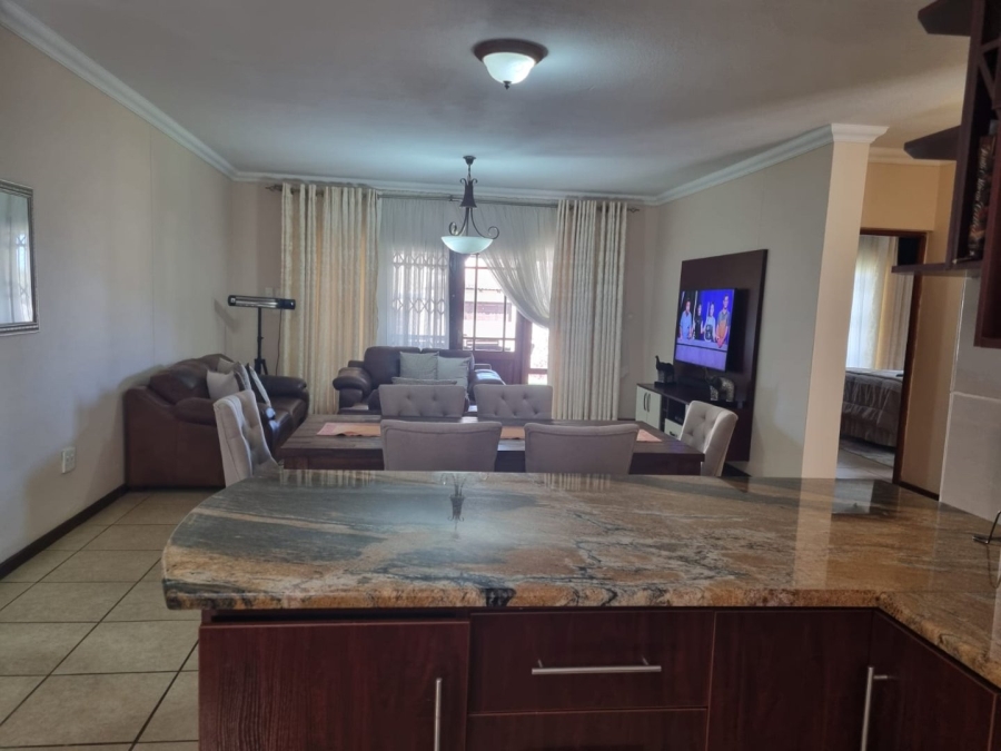 To Let 2 Bedroom Property for Rent in Melodie North West